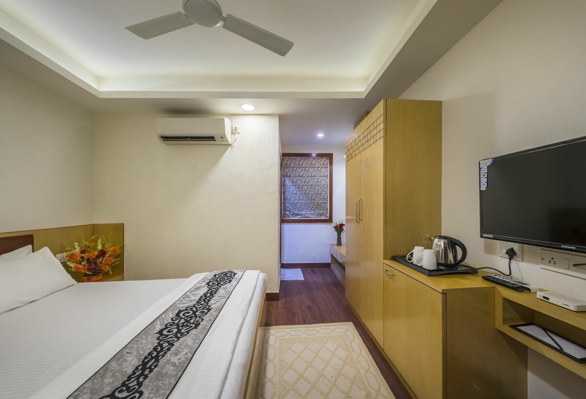 Hotel Emirates 2*