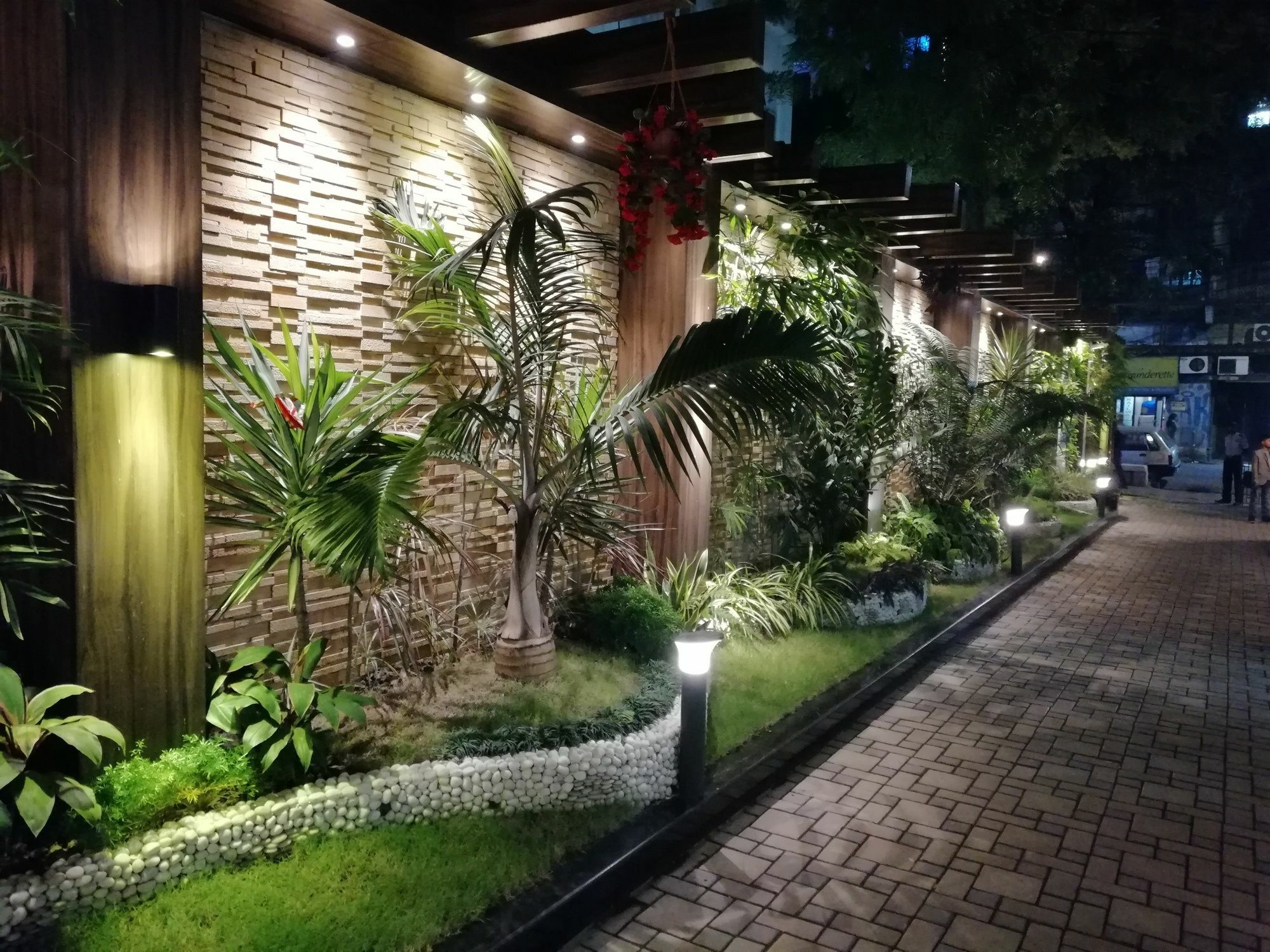 Hotel Emirates 2*